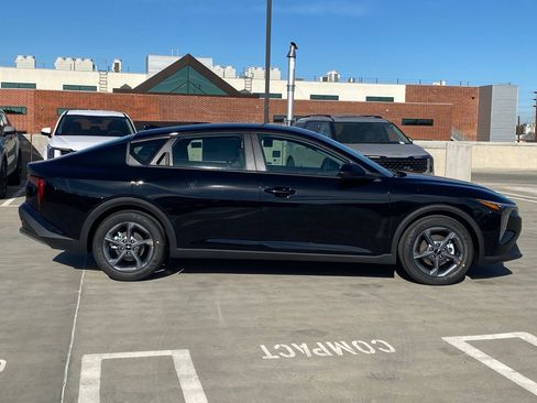 New 2026 Kia K4 LXS image 2