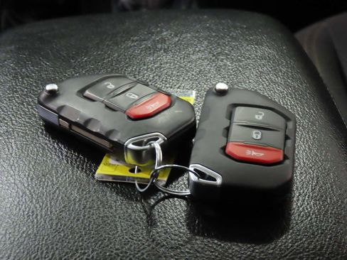 Used 2024 Jeep Wrangler Sport S image 18