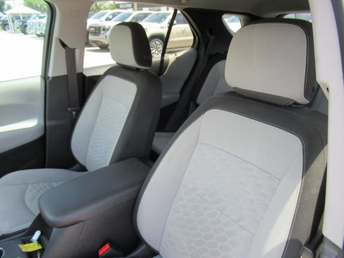 Used 2018 Chevrolet Equinox LT FWD image 17