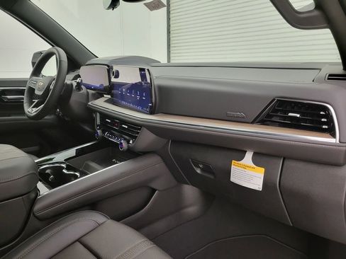 New 2025 Chevrolet Suburban High Country image 46