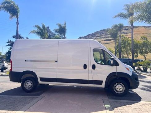 Used 2025 RAM ProMaster 2500 w/ Convenience Group FWD image 8