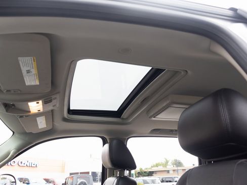 Used 2013 Chevrolet Avalanche LTZ image 37