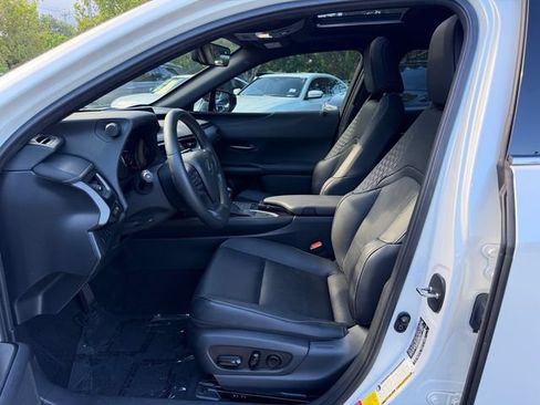 Used 2022 Lexus UX 200 w/ Premium Package FWD image 11