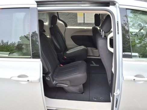 Used 2023 Chrysler Voyager LX FWD image 33