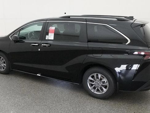 New 2026 Toyota Sienna XLE FWD image 20