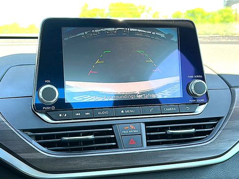 Used 2025 Nissan Altima 2.5 SV FWD image 32
