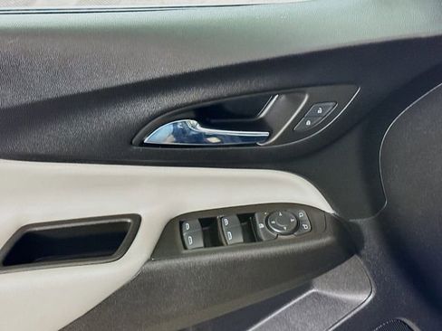 Used 2022 Chevrolet Equinox LS w/ LS Convenience Package image 17