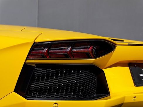 Used 2014 Lamborghini Aventador image 13