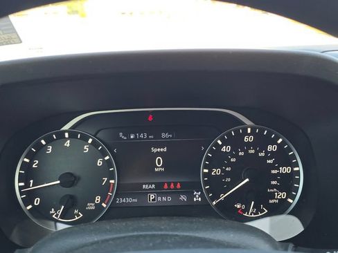 Used 2025 Nissan Frontier SV AWD/4WD image 13
