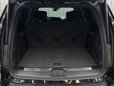 Used 2025 Chevrolet Suburban High Country AWD/4WD image 13