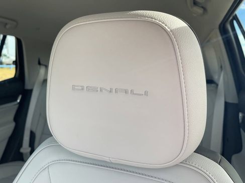 New 2026 GMC Terrain Denali w/ LPO, Black Badging Package image 11