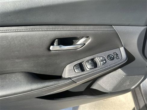 Used 2024 Nissan Sentra SV image 15