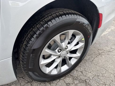 New 2026 Chrysler Pacifica Limited image 23