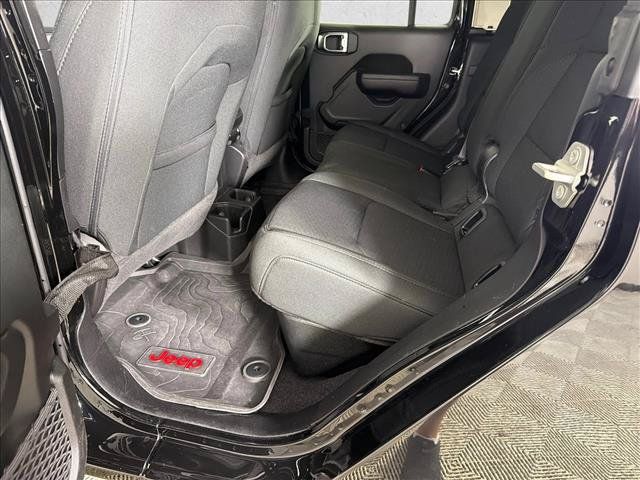 Used 2023 Jeep Gladiator Sport AWD/4WD image 20