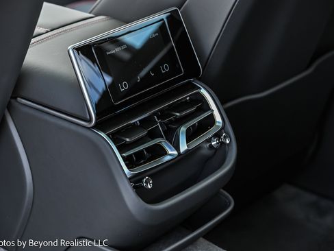 Used 2025 Bentley Flying Spur Plug-In Hybrid AWD/4WD image 30
