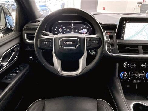 Used 2023 GMC Yukon SLT w/ SLT Premium Package image 7