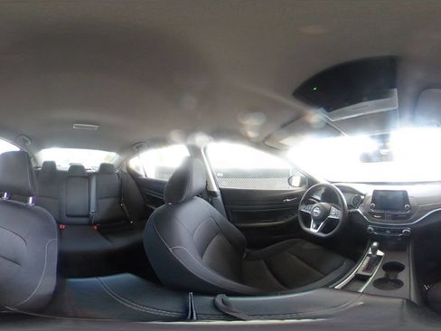 Used 2025 Nissan Altima 2.5 SV FWD image 42