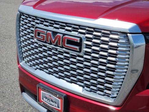 Used 2021 GMC Yukon XL Denali w/ Denali Premium Package AWD/4WD image 39