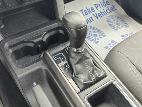 Used 2019 Toyota Tacoma TRD Sport AWD/4WD image 32