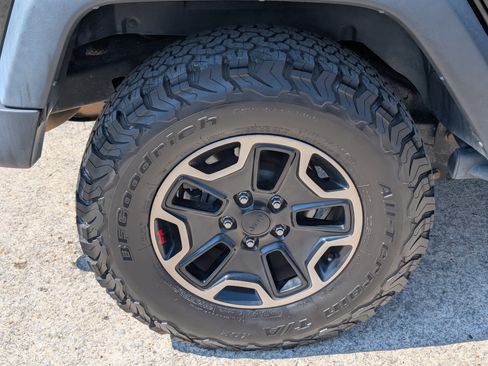 Used 2016 Jeep Wrangler Unlimited Rubicon AWD/4WD image 25