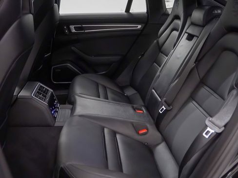 Used 2022 Porsche Panamera Platinum Edition image 18