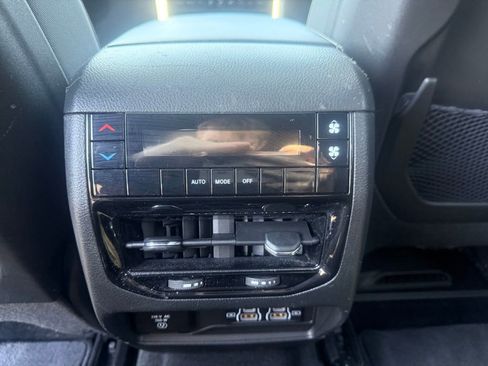 Used 2024 Jeep Grand Cherokee L Altitude AWD/4WD image 35