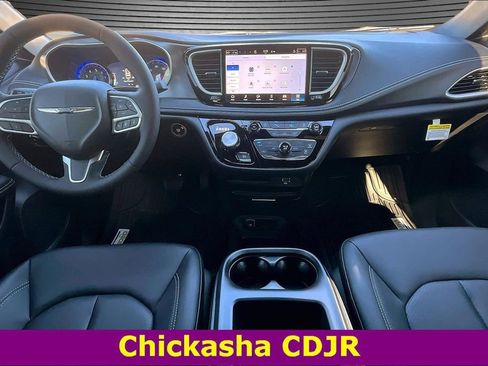 New 2026 Chrysler Pacifica Select image 5