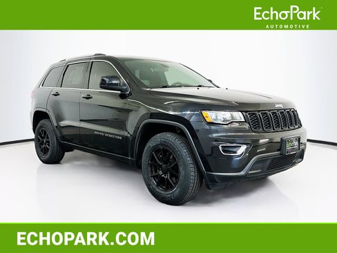 Used 2020 Jeep Grand Cherokee Laredo image 1