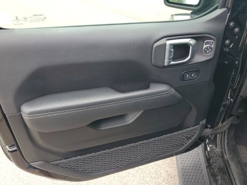 Used 2022 Jeep Wrangler Unlimited Sahara AWD/4WD image 8