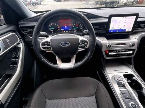 Used 2022 Ford Explorer XLT AWD/4WD image 5