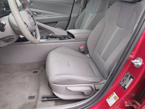 Certified 2024 Hyundai Elantra SE FWD image 12