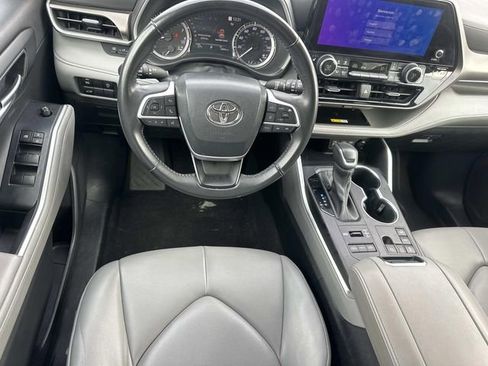 Used 2023 Toyota Highlander XLE image 20