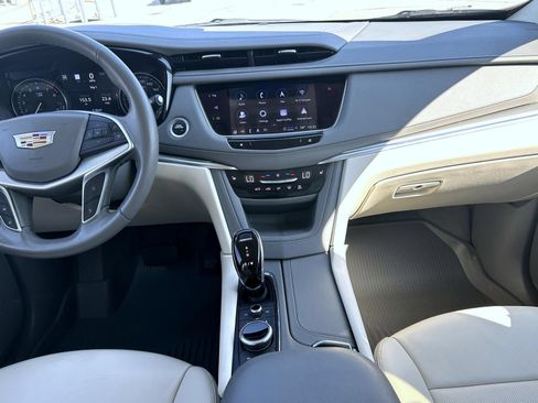 Certified 2025 Cadillac XT5 Premium Luxury w/ Technology Package AWD/4WD image 18