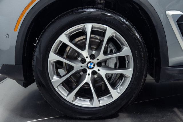 Used 2025 BMW X5 xDrive40i w/ Climate Comfort Package AWD/4WD image 26