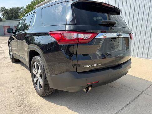 Used 2020 Chevrolet Traverse LT w/ LT Premium Package AWD/4WD image 9