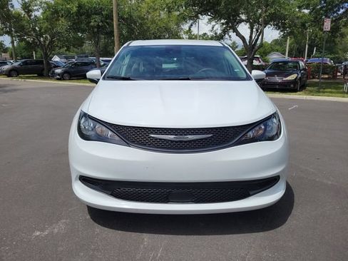 Used 2023 Chrysler Voyager LX FWD image 5