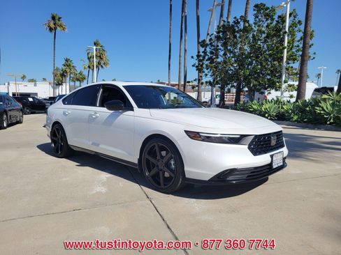Used 2025 Honda Accord Sport image 2