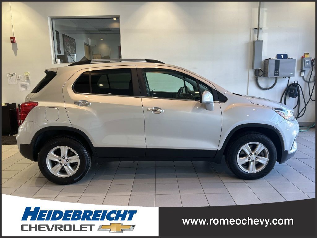 Used 2019 Chevrolet Trax LT w/ LT Convenience Package AWD/4WD image 2