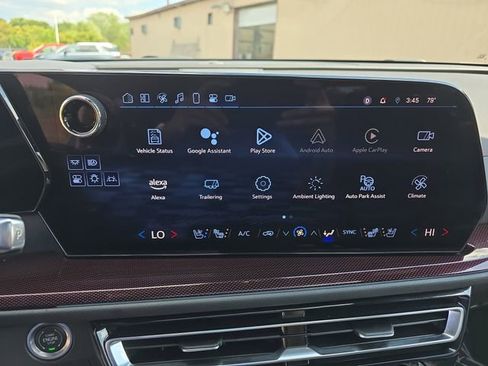 Used 2024 Chevrolet Traverse RS image 24