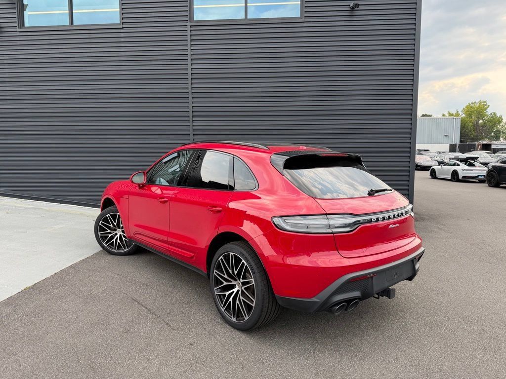 Used 2025 Porsche Macan AWD/4WD image 3