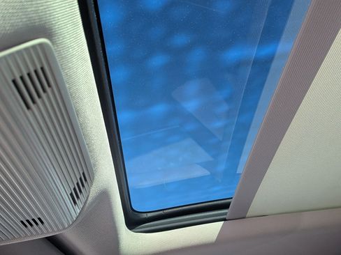 Used 2025 Volkswagen Atlas SEL Premium R-Line image 33