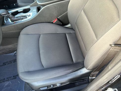 Used 2025 Chevrolet Malibu LT FWD image 28