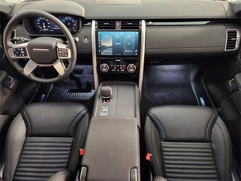 New 2026 Land Rover Discovery S image 4