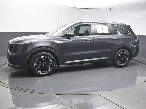 Used 2025 Kia Sorento S FWD image 4