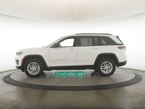 Used 2025 Jeep Grand Cherokee Laredo X image 9