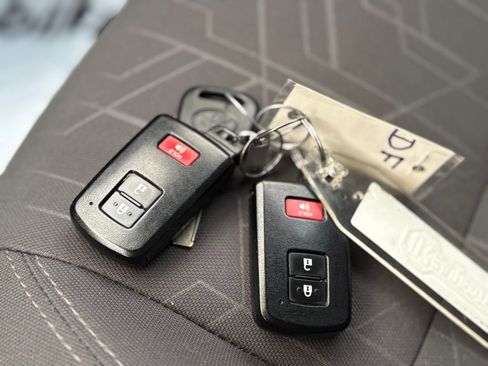 Used 2018 Toyota Tacoma TRD Sport image 43