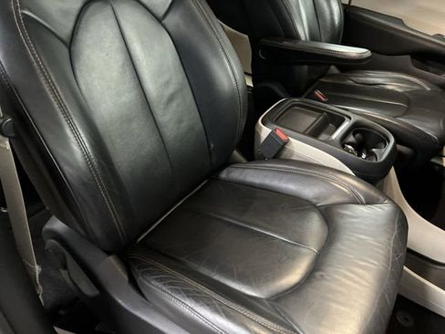 Used 2017 Chrysler Pacifica Touring-L w/ Tire & Wheel Group image 27