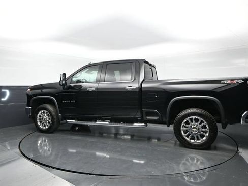 Used 2025 Chevrolet Silverado 2500 LTZ w/ LTZ Convenience Package AWD/4WD image 2
