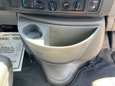 Used 2017 Ford E-350 and Econoline 350 Super Duty image 18