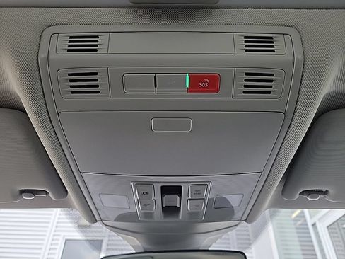 Used 2024 Volkswagen Jetta SE FWD image 30